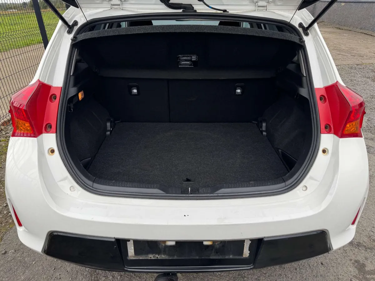 Toyota Auris 2015 - Image 4