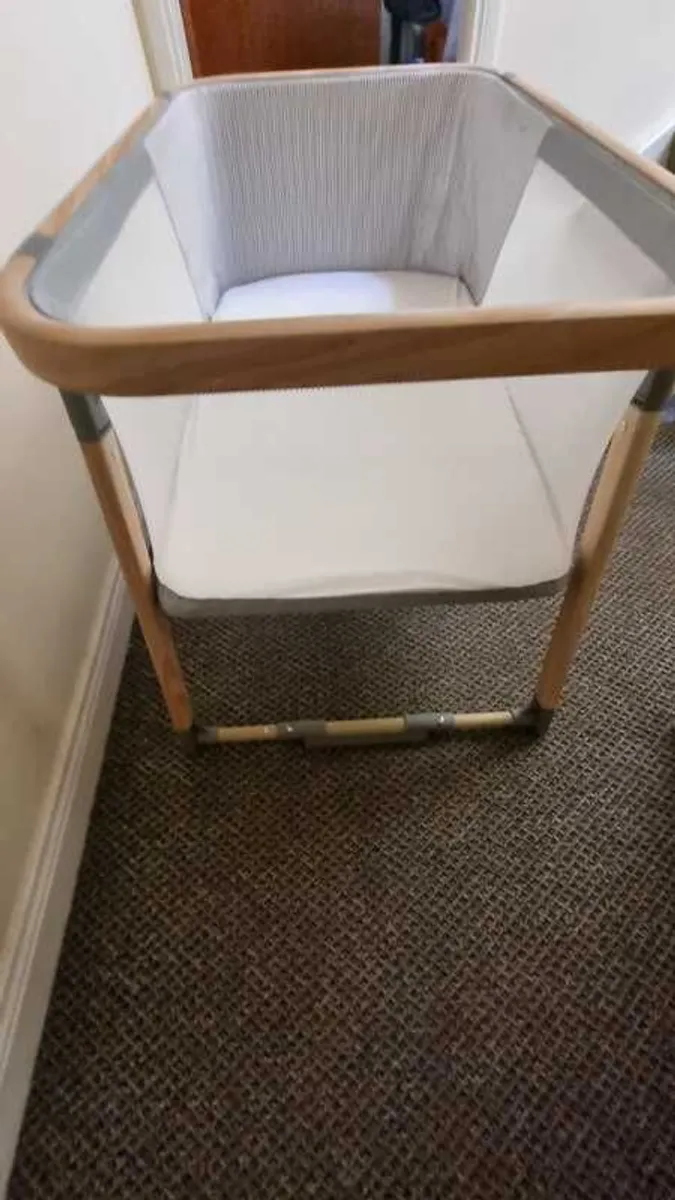 Bedside Baby Crib  Mamas & Papas, Clean & Ready to Use - Image 2