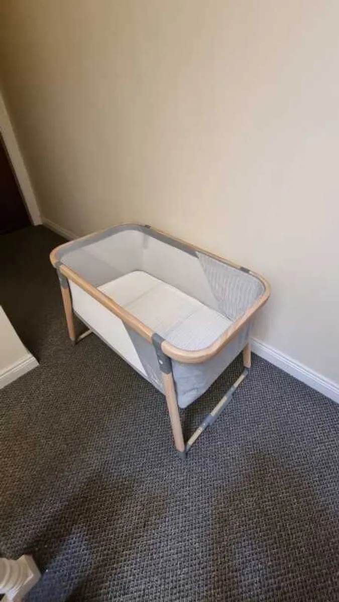 Bedside Baby Crib  Mamas & Papas, Clean & Ready to Use - Image 4