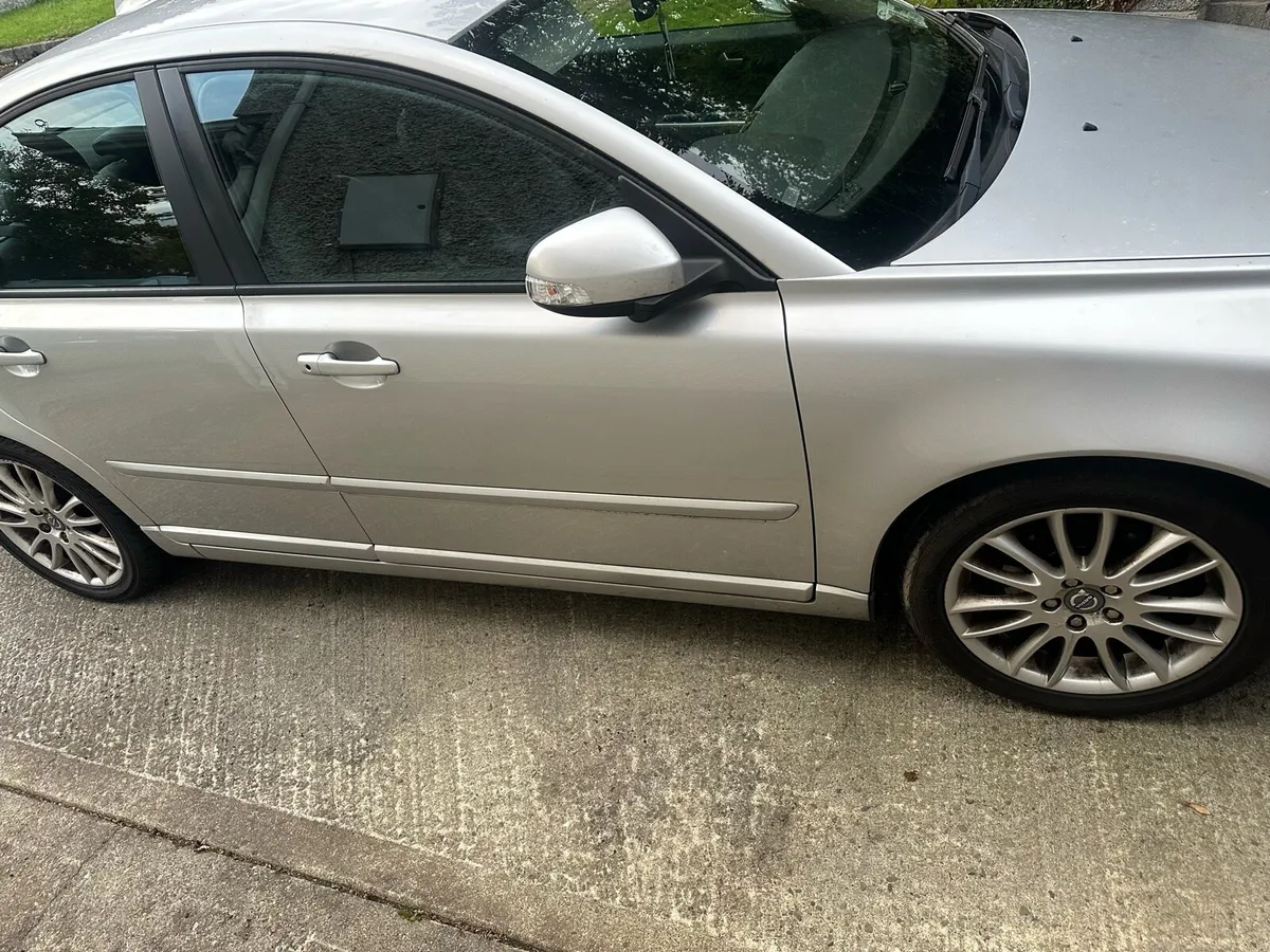 Car - Image 2