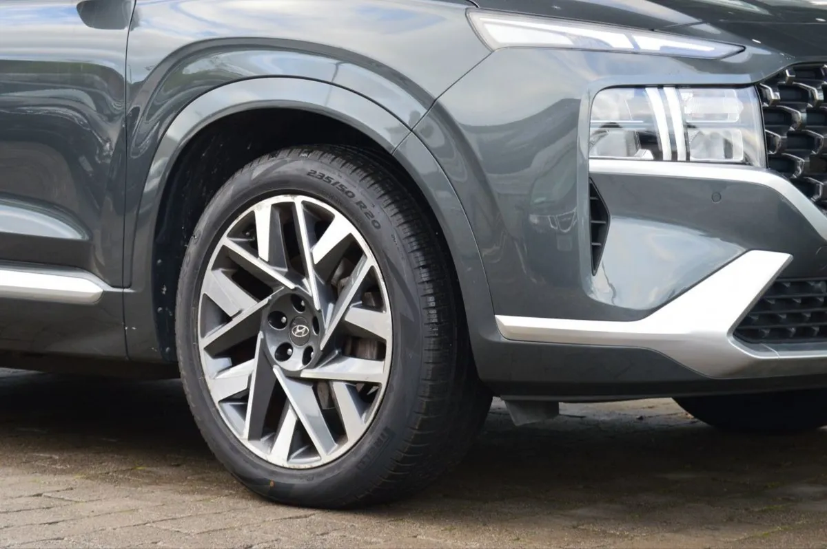Hyundai Santa Fe 1.6 Phev 5DR Auto - Image 4