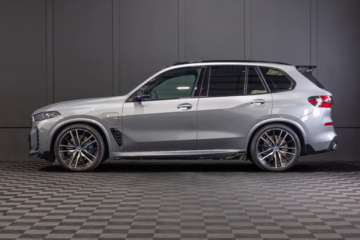 2024 BMW X5 X-Drive 50e M-Sport - Image 3