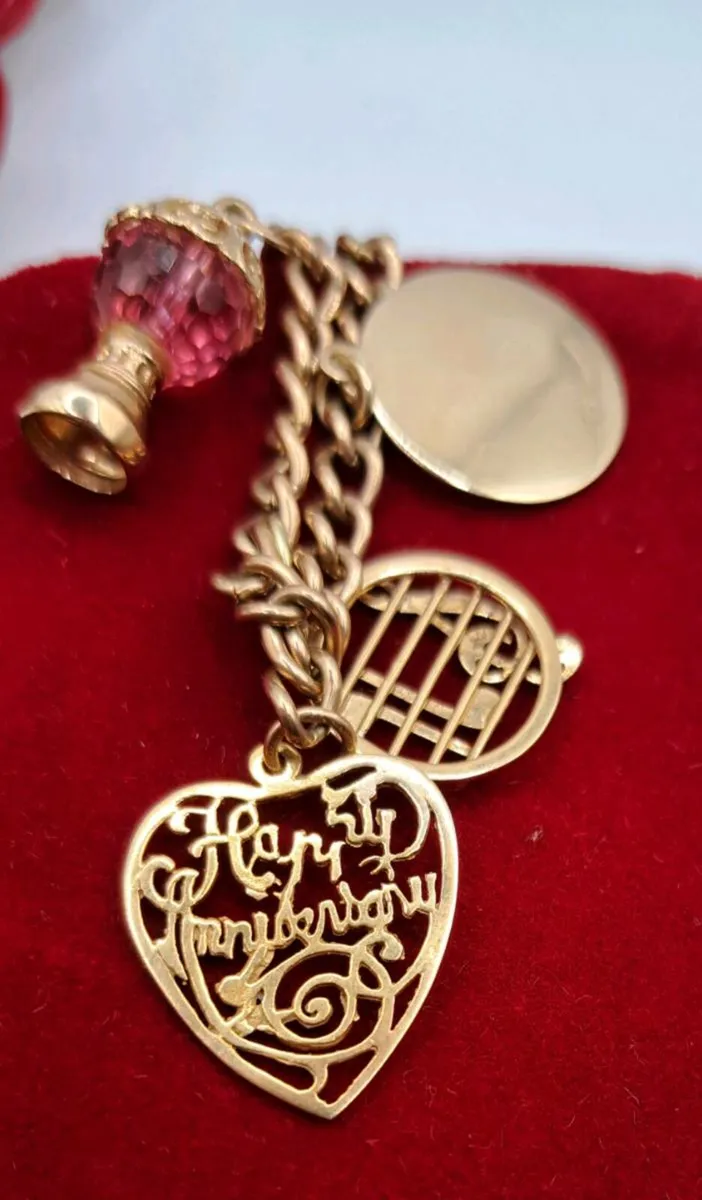 vintage 9 ct charm bracelet - Image 2