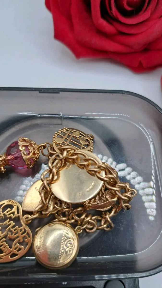 vintage 9 ct charm bracelet - Image 3