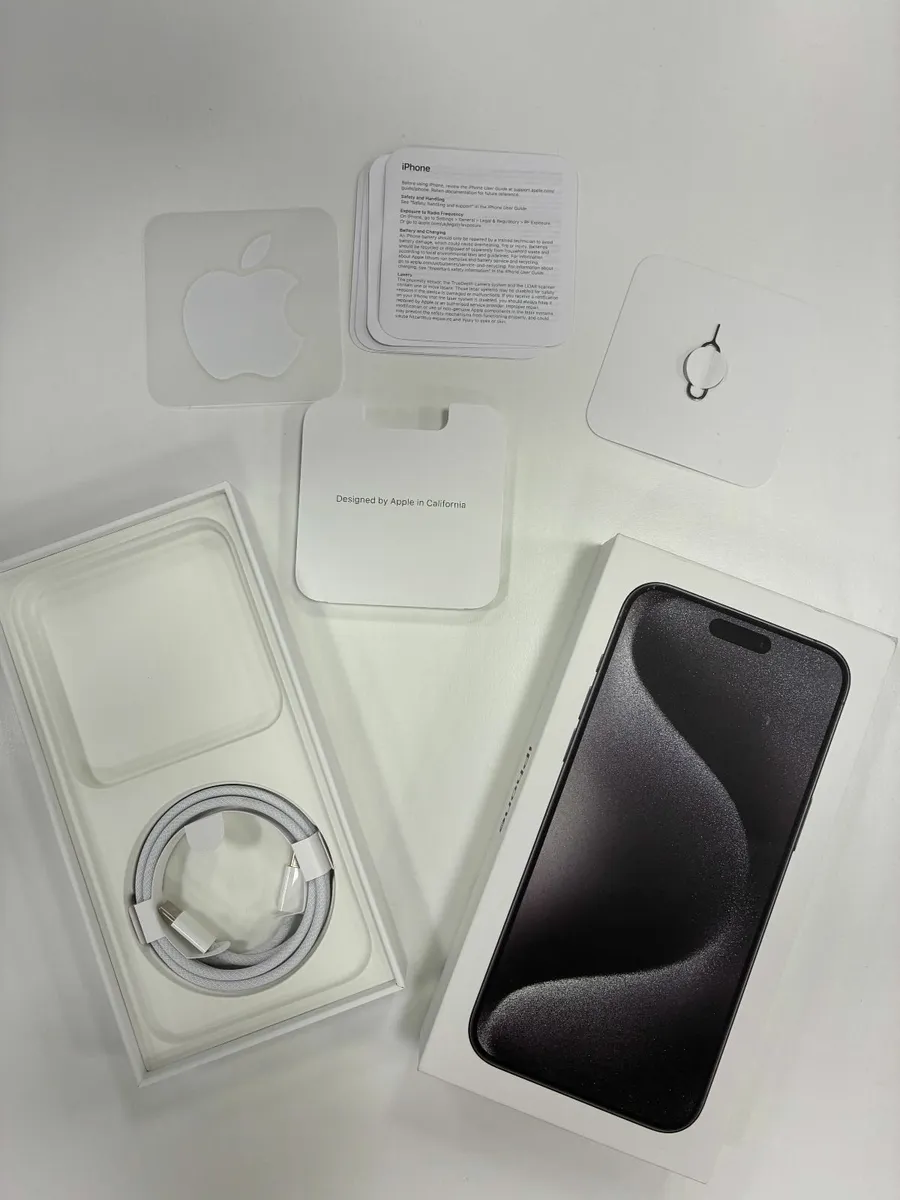 iPhone original USB-C cable and screen protectors - Image 3