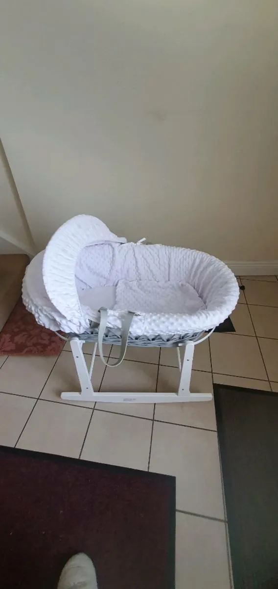 Moses basket on rocking stand - Image 1