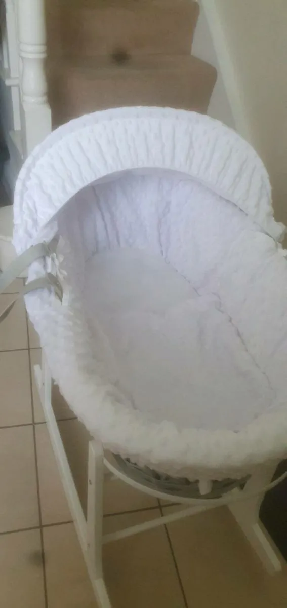 Moses basket on rocking stand - Image 2