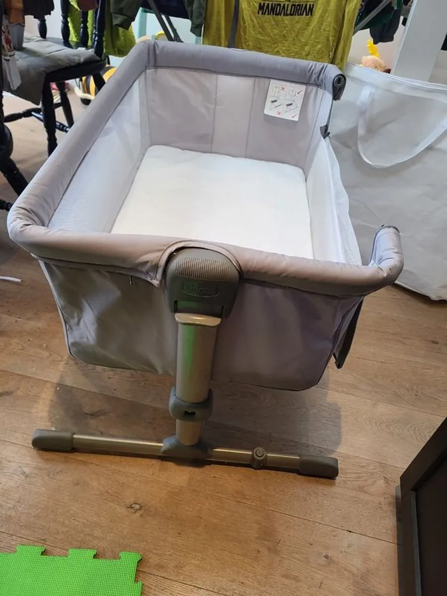 Chicco 'Next2Me' co-sleeper crib - Image 2