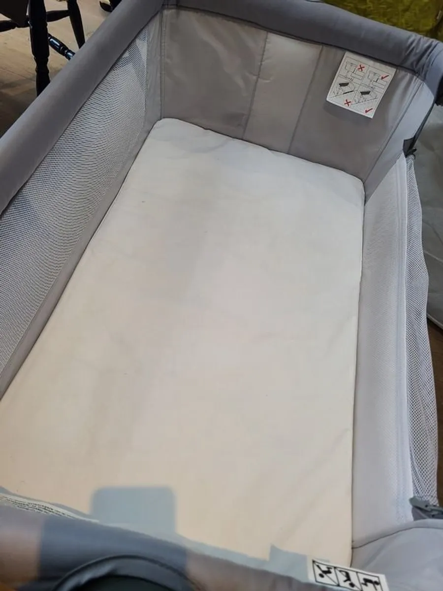 Chicco 'Next2Me' co-sleeper crib - Image 3