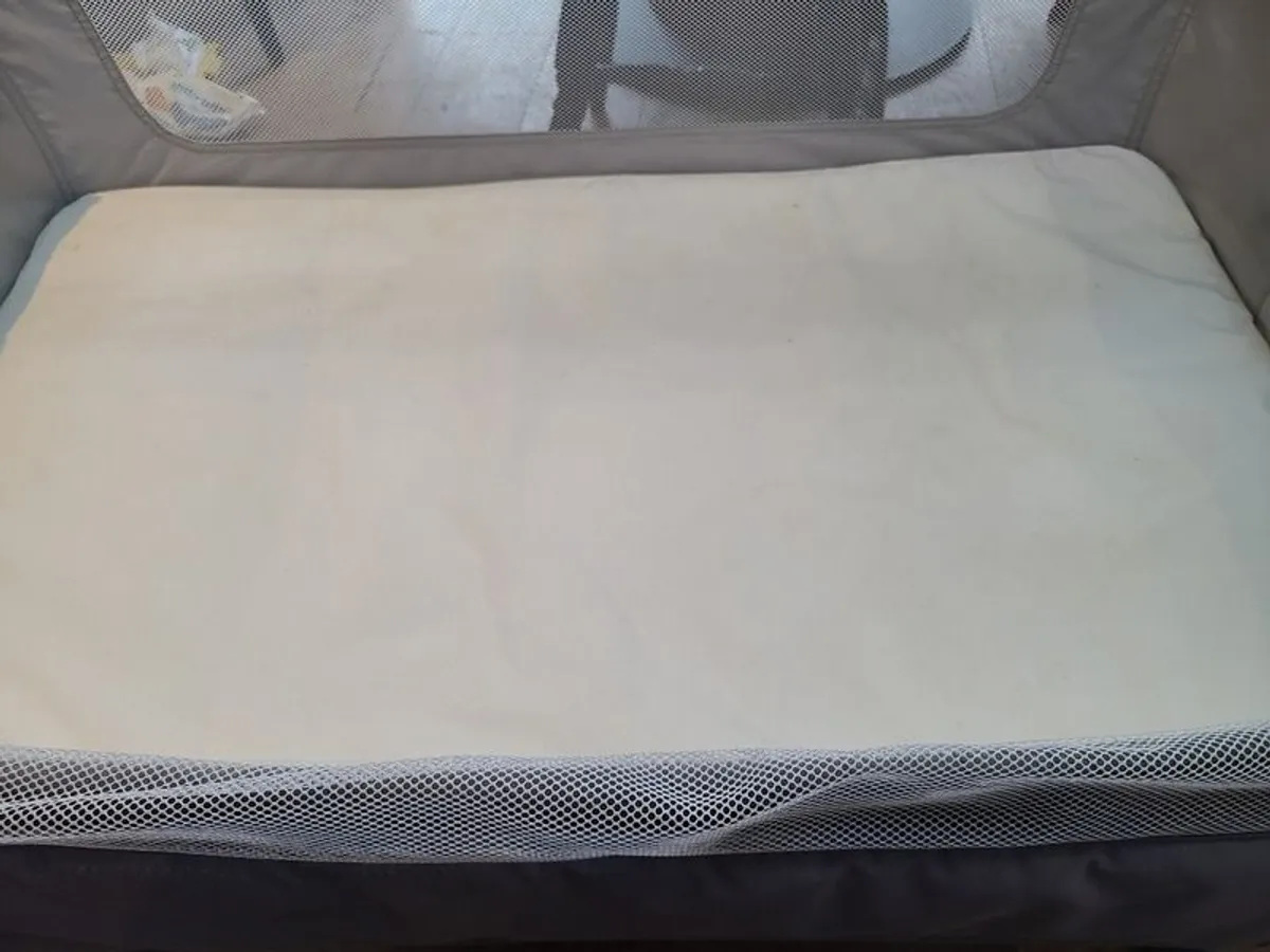 Chicco 'Next2Me' co-sleeper crib - Image 4