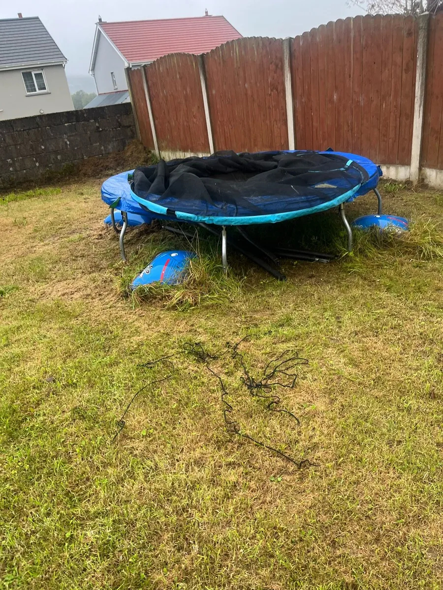 10ft trampoline, enclosure and water anchors - Image 3