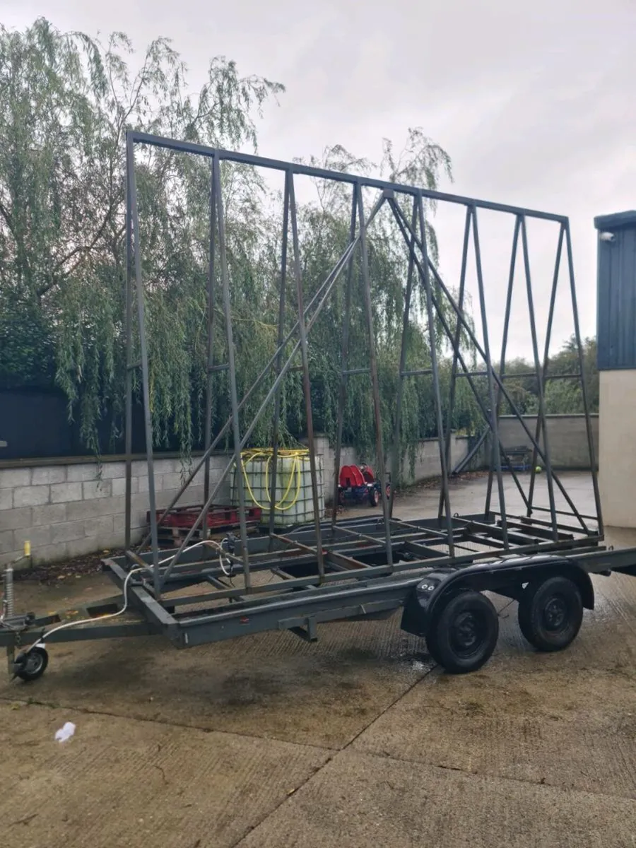 Advertising Trailer - Image 1