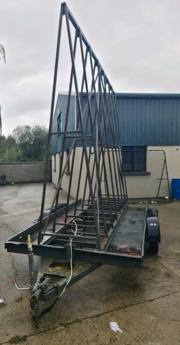 Advertising Trailer - Image 2