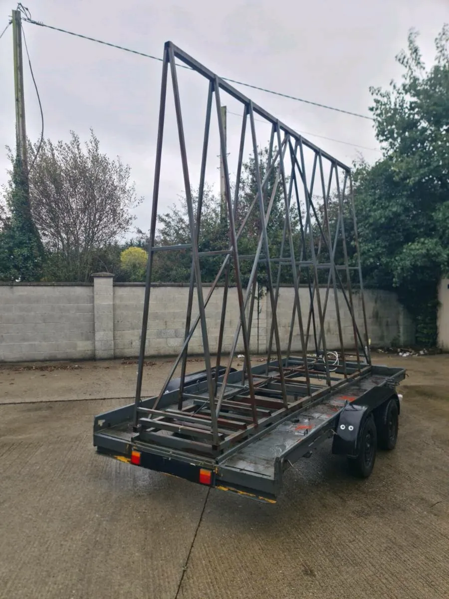 Advertising Trailer - Image 3