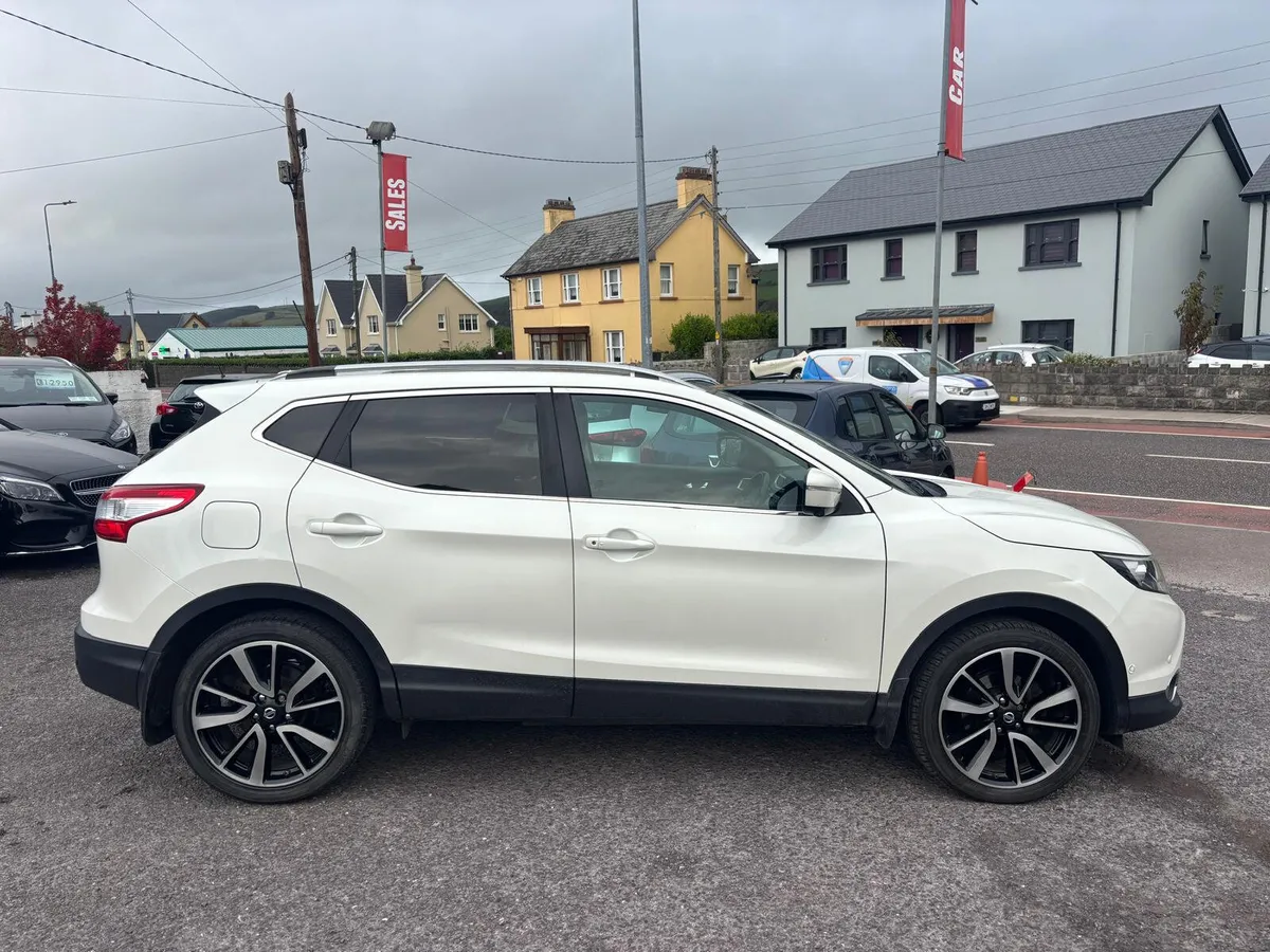 Nissan Qashqai 2014  AUTOMATIC  DIESEL  , TOP SPEC - Image 2