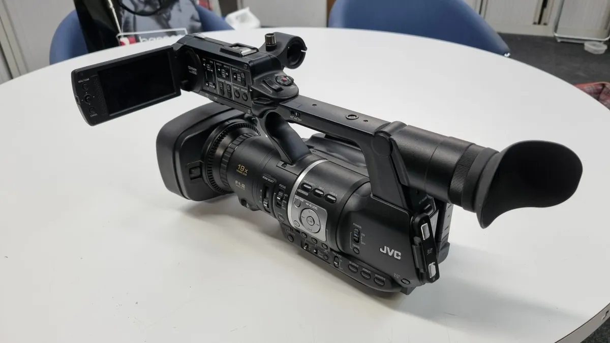 Professional JVC GY-HM360E HD Camcorder - Image 2