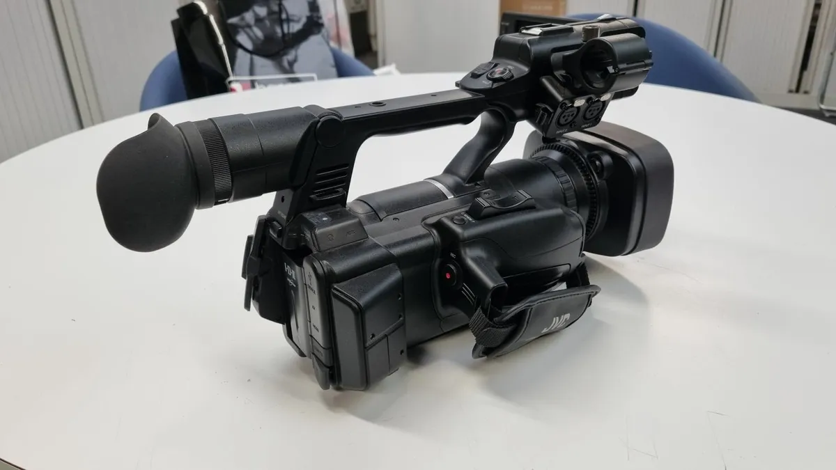 Professional JVC GY-HM360E HD Camcorder - Image 3