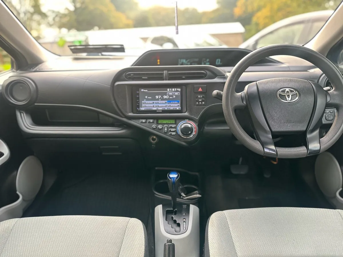 AUTOMATIC TOYOTA AQUA - Image 3