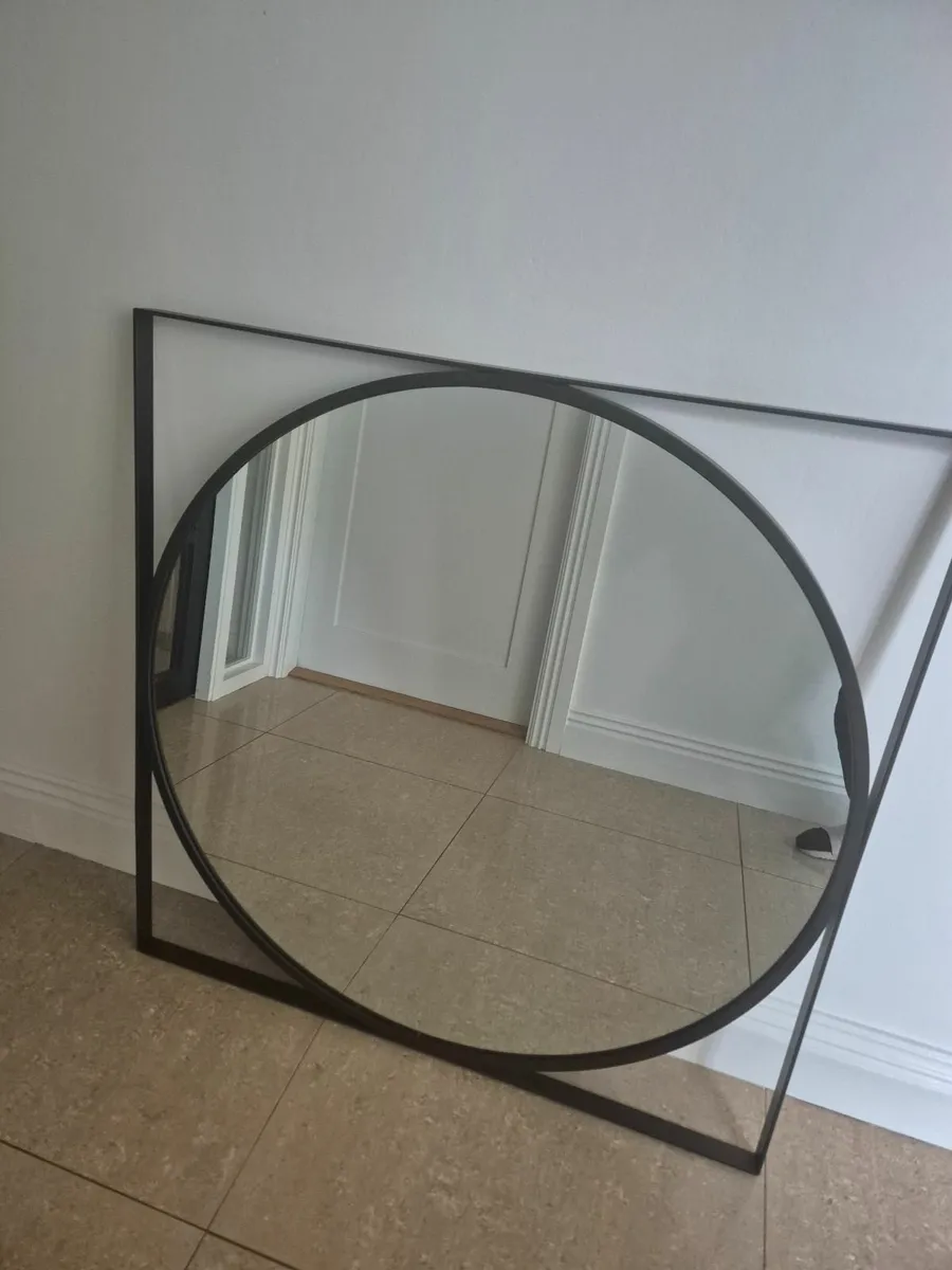 Black Circular Mirror - Image 1