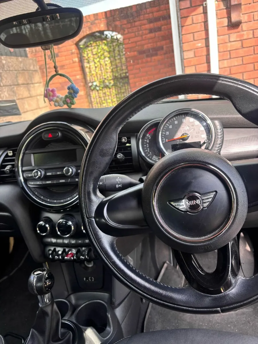 Mini Cooper 2014 - Image 2