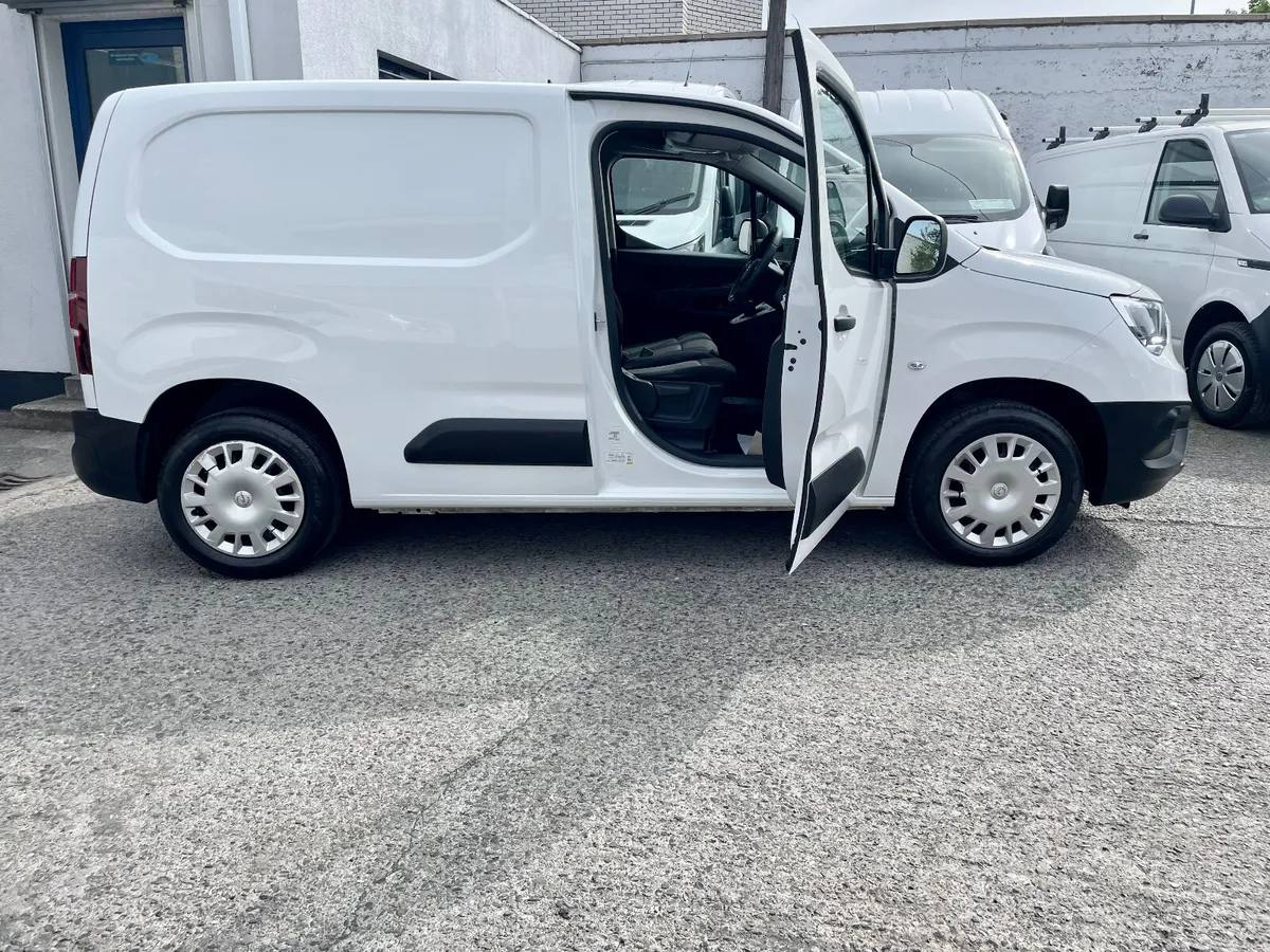 Opel Combo L1 1.5CDTI 100PS SWB 3 Seat,2022 - Image 4