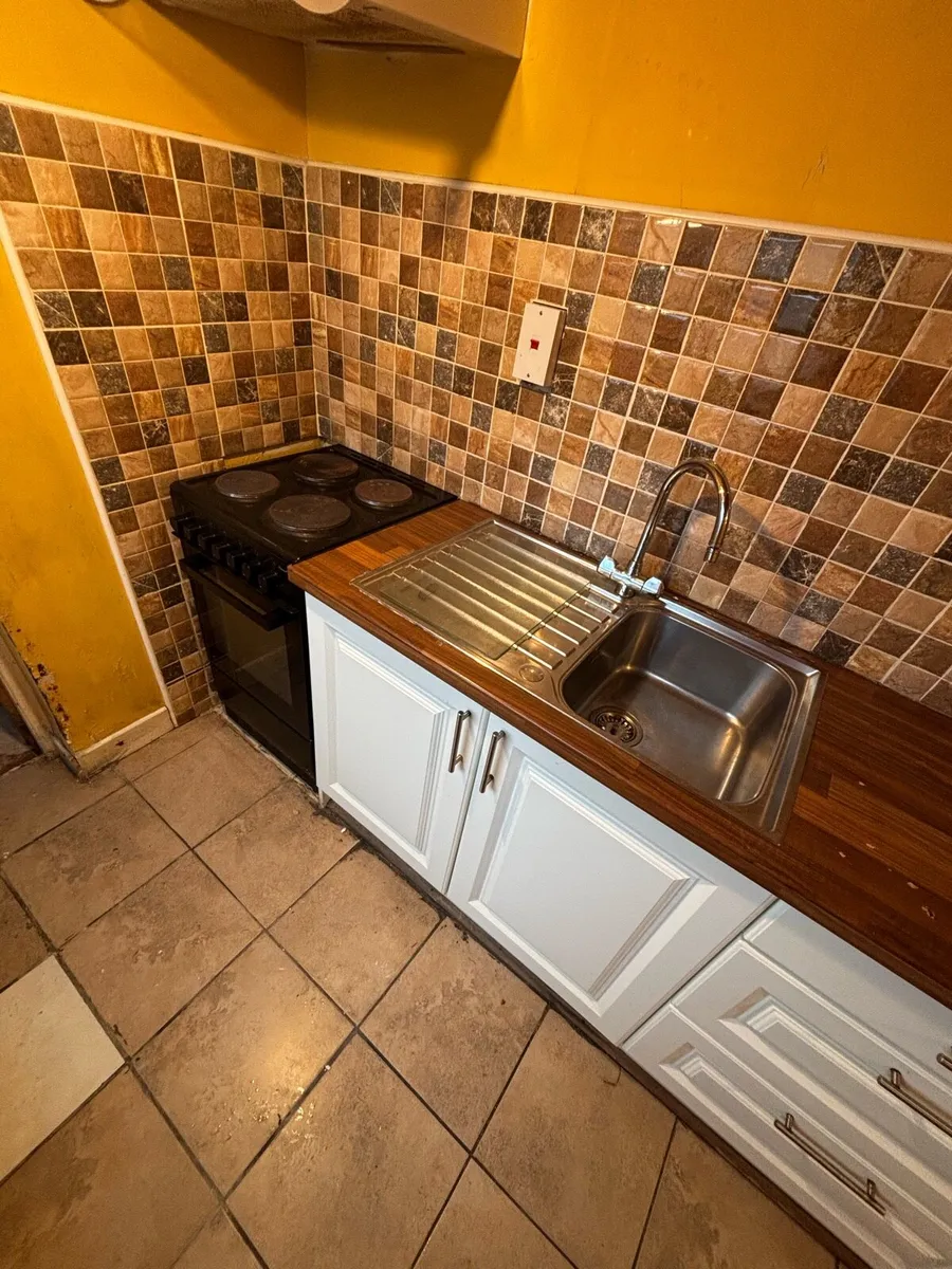 Kitchen Cabinets/Countertop - Image 2