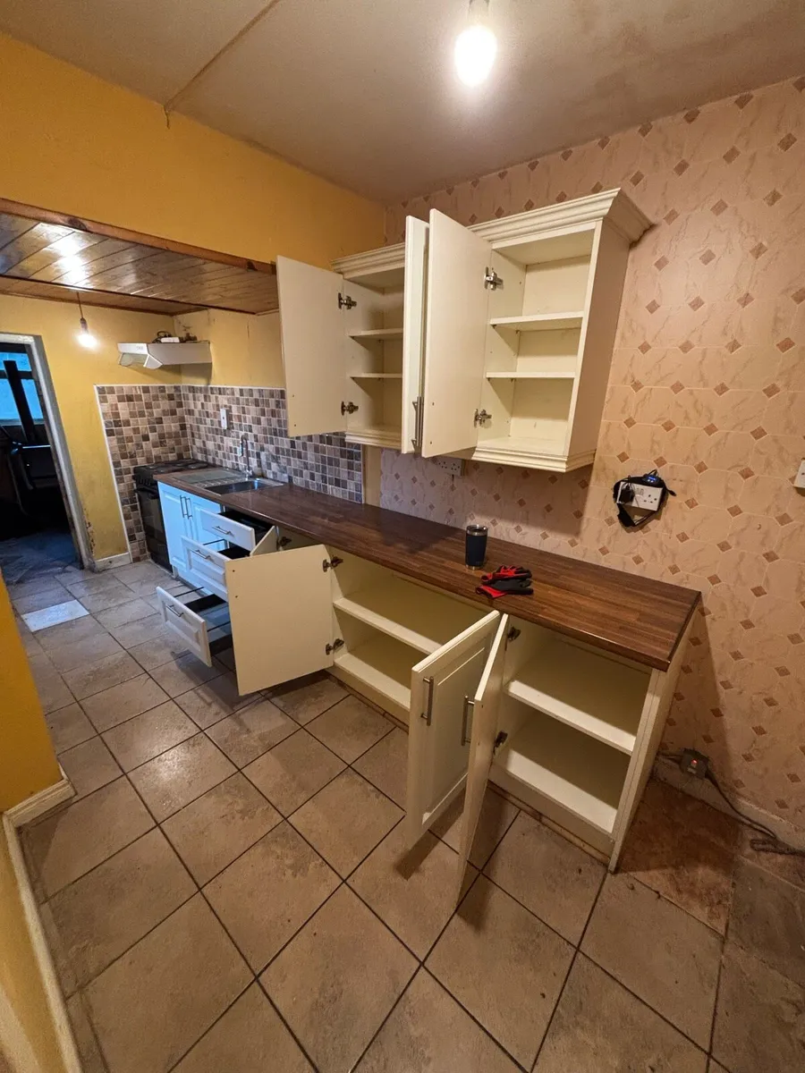 Kitchen Cabinets/Countertop - Image 3