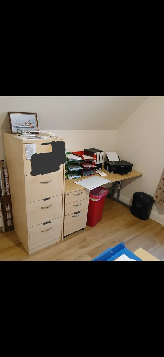 Office furniture - Image 1