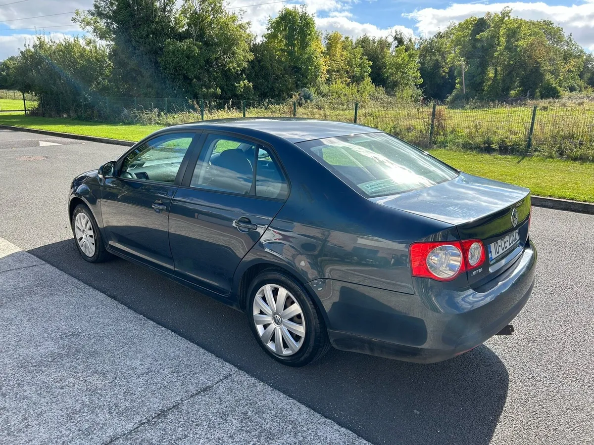 10 VOLKSWAGEN JETTA 1.6 TDI €2,950 NCT 11-26 - Image 4