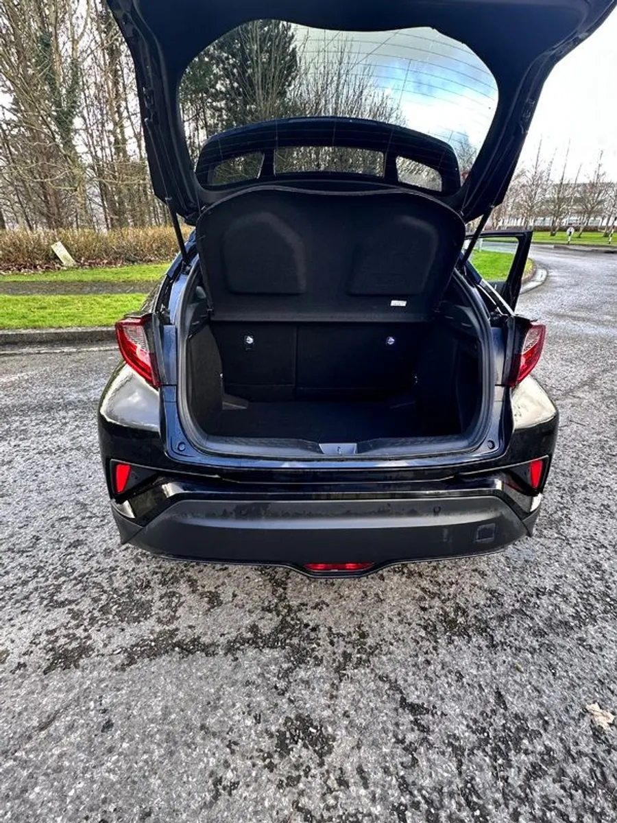 2022 Toyota C-HR - Image 2