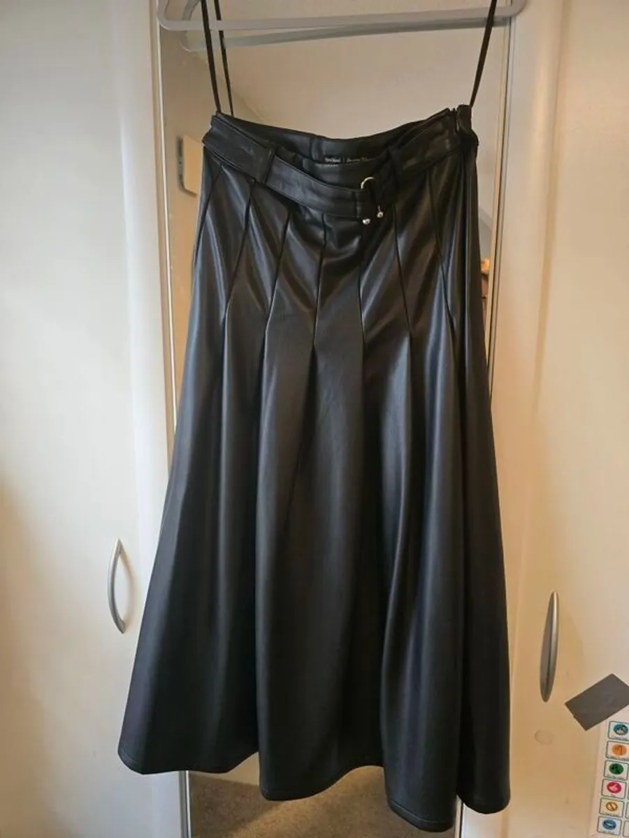 River island skirt - Image 1