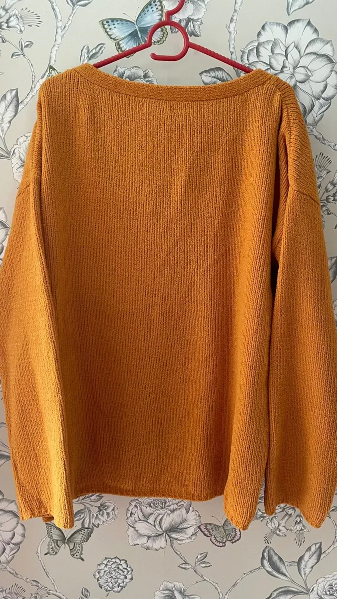 Women’s jumper xl - Image 3