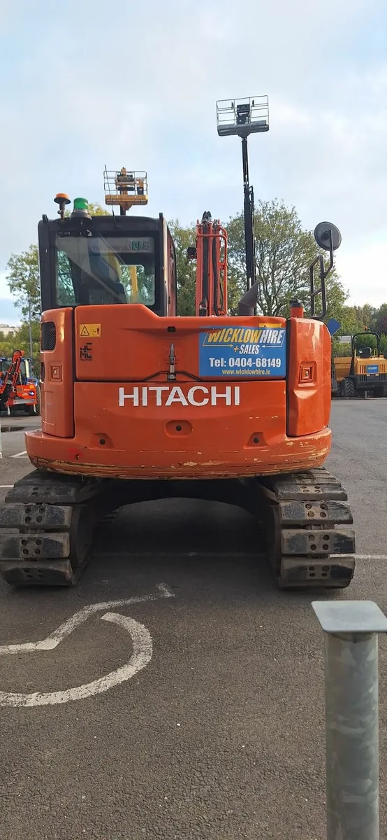 HITACHI 9 TON EXCAVATOR - Image 3