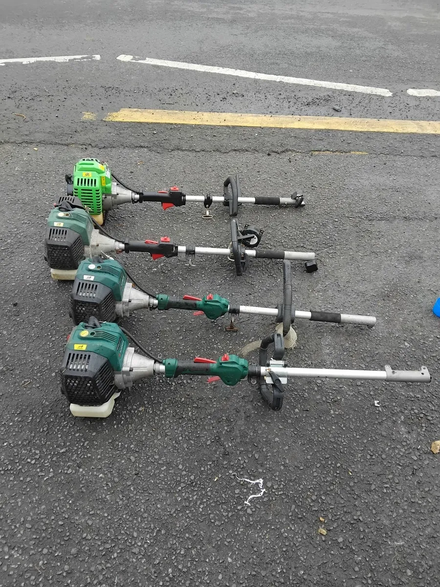 4 grass strummers for parts 30e each - Image 2