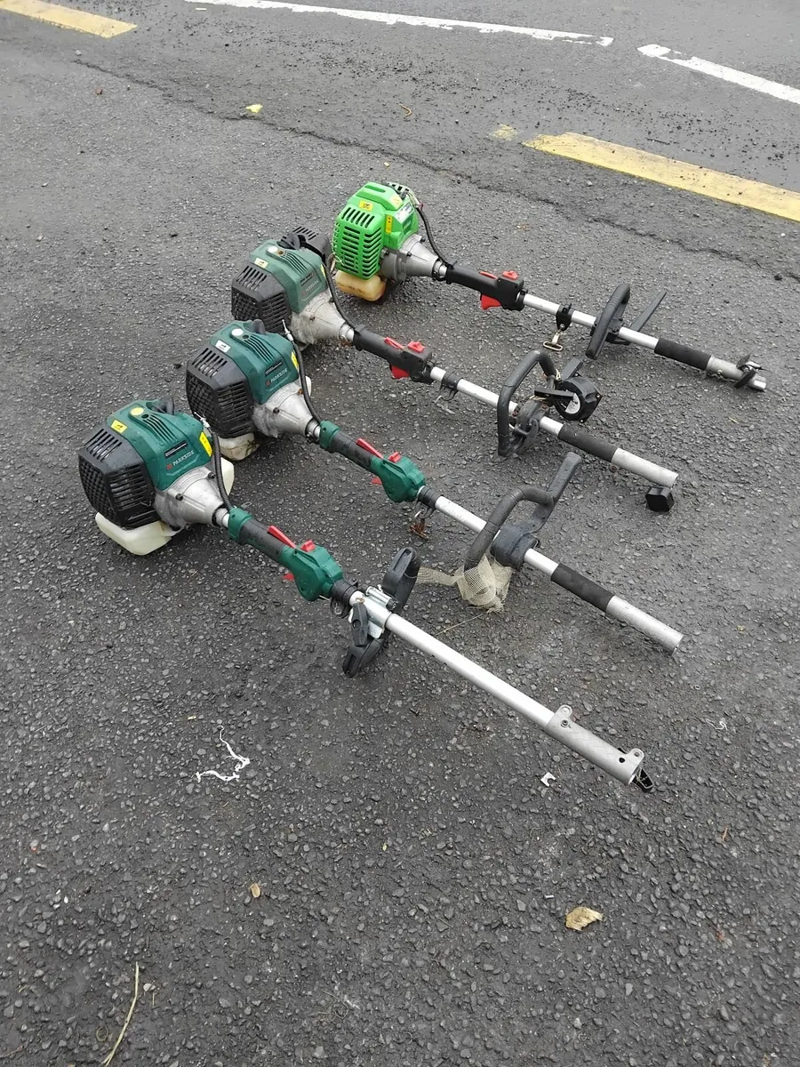 4 grass strummers for parts 30e each - Image 3