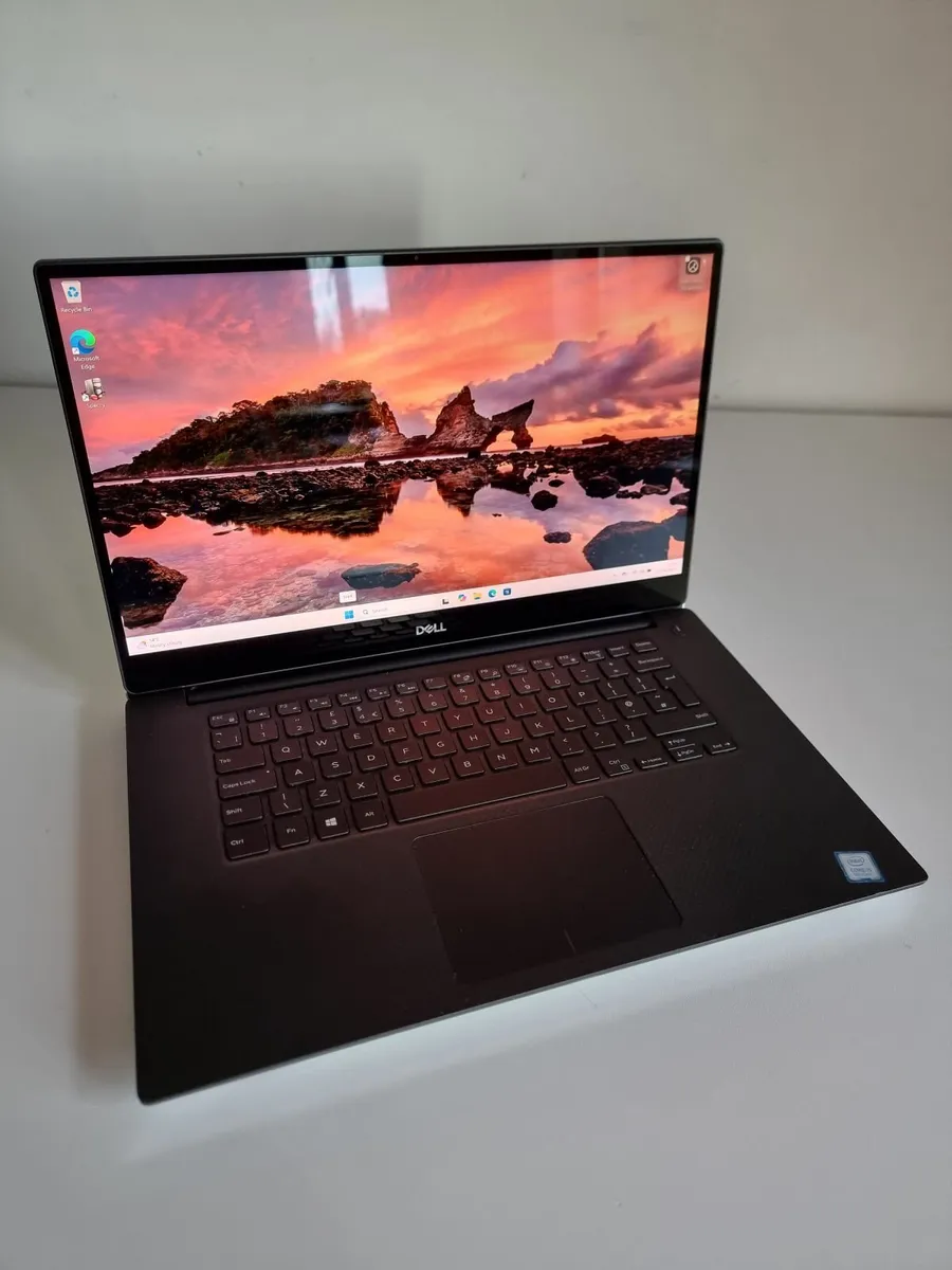 Dell Precision 5540 - Image 1