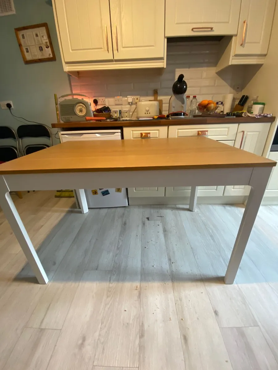 Extendable kitchen table - Image 1