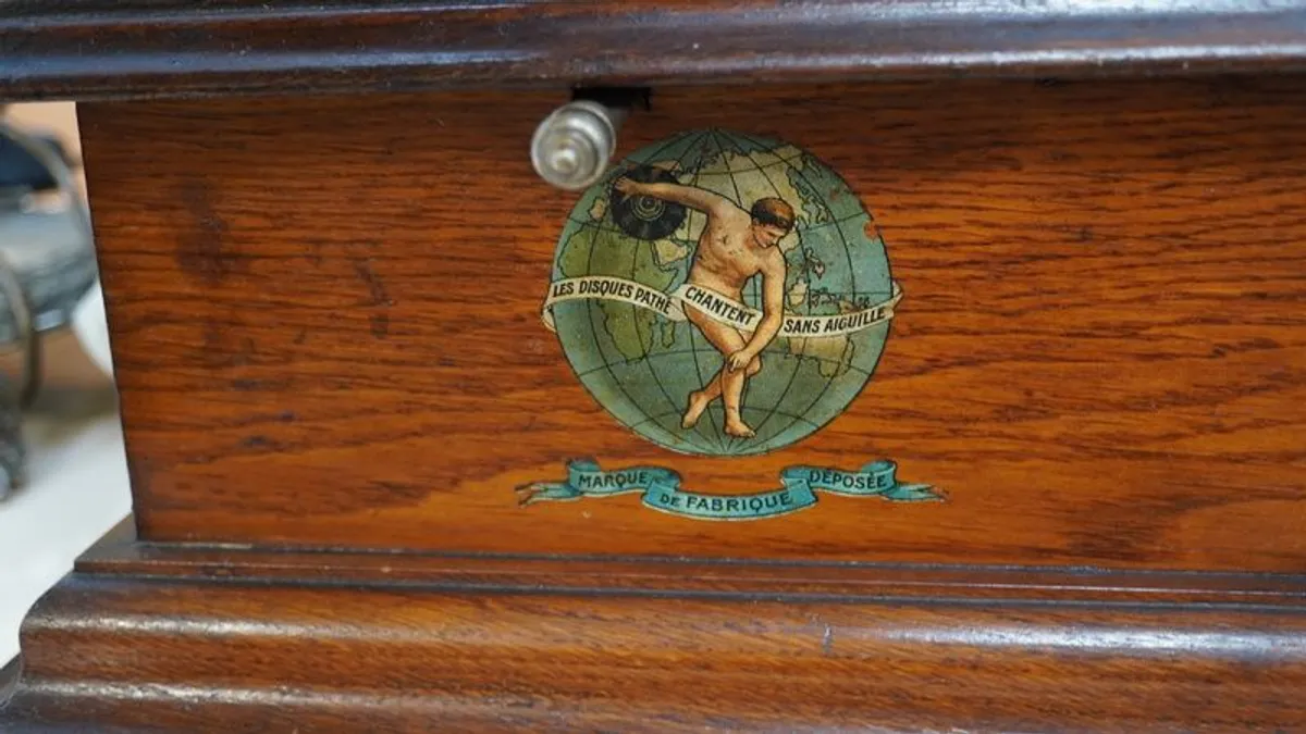 Antique Pathe Phonograph - Image 3