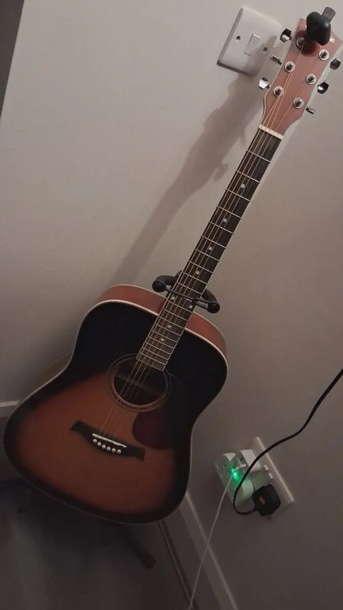 acoustic guitar - Image 3