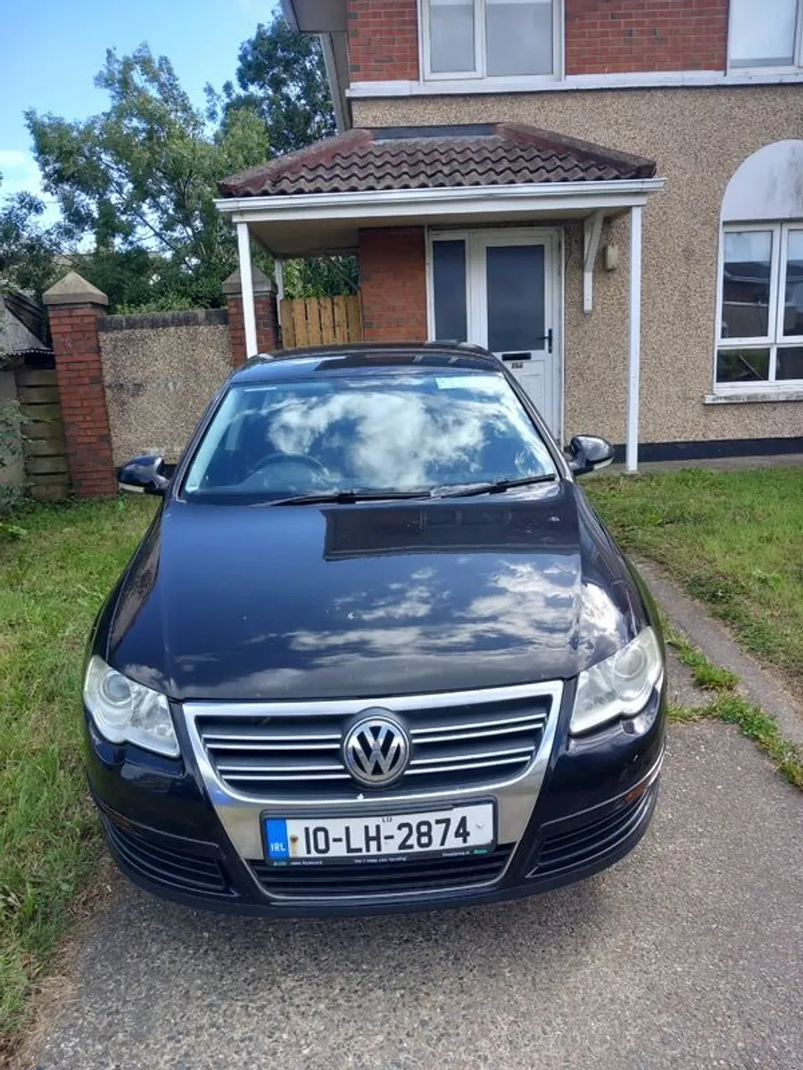 2010 Volkswagen Passat - Image 1