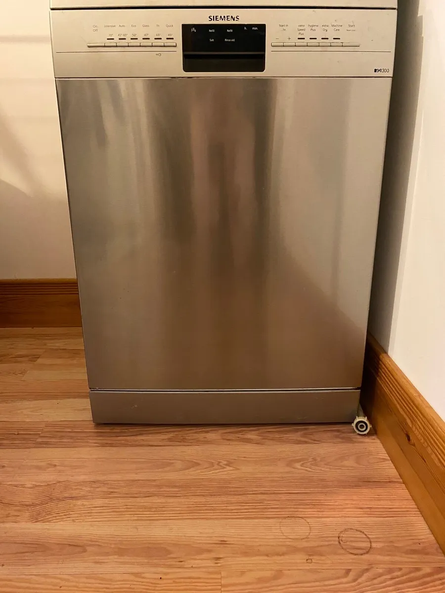 Siemens IQ300 Dishwasher - Image 2