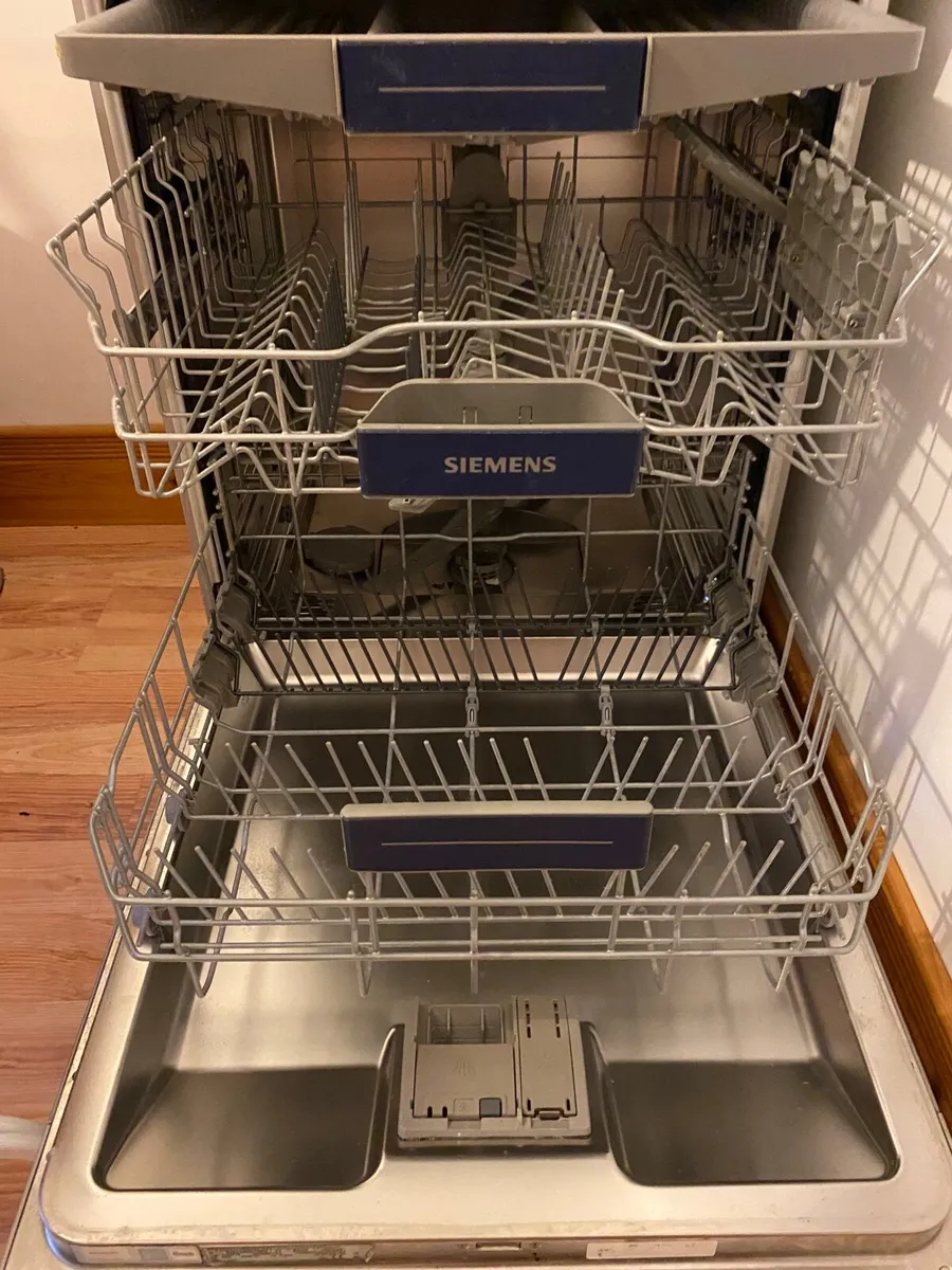 Siemens IQ300 Dishwasher - Image 1