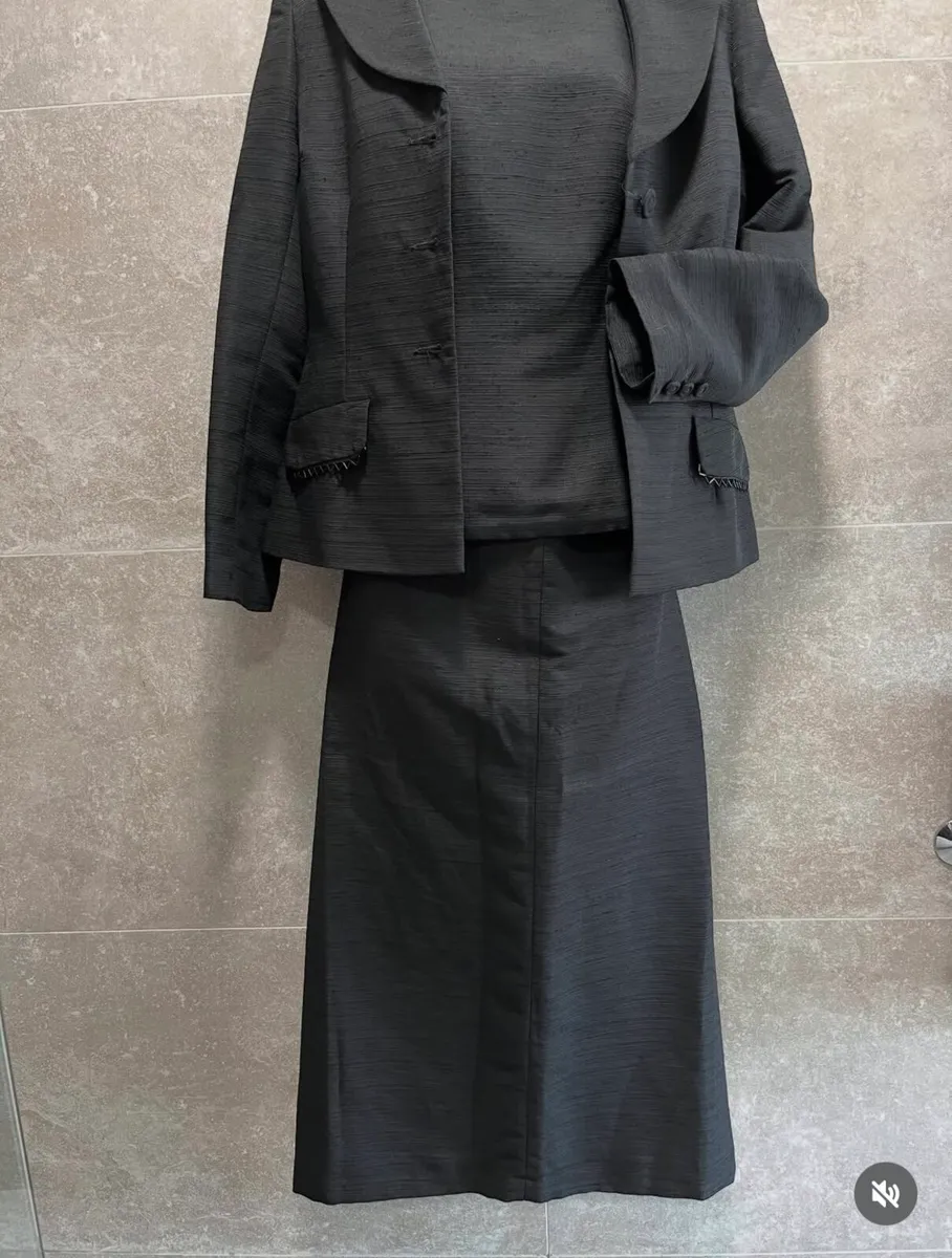Ladies suit - Image 2