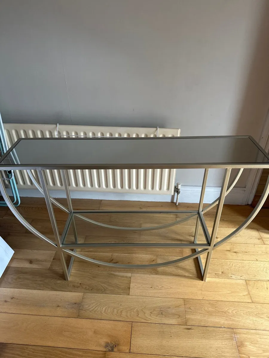 Glass table - Image 1