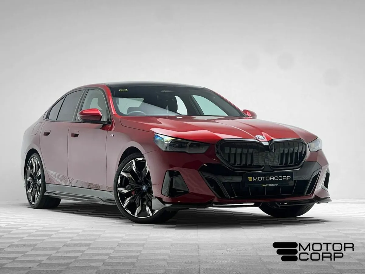 BMW 5-Series 530E M SPORT PRO *PAN ROOF* - Image 1