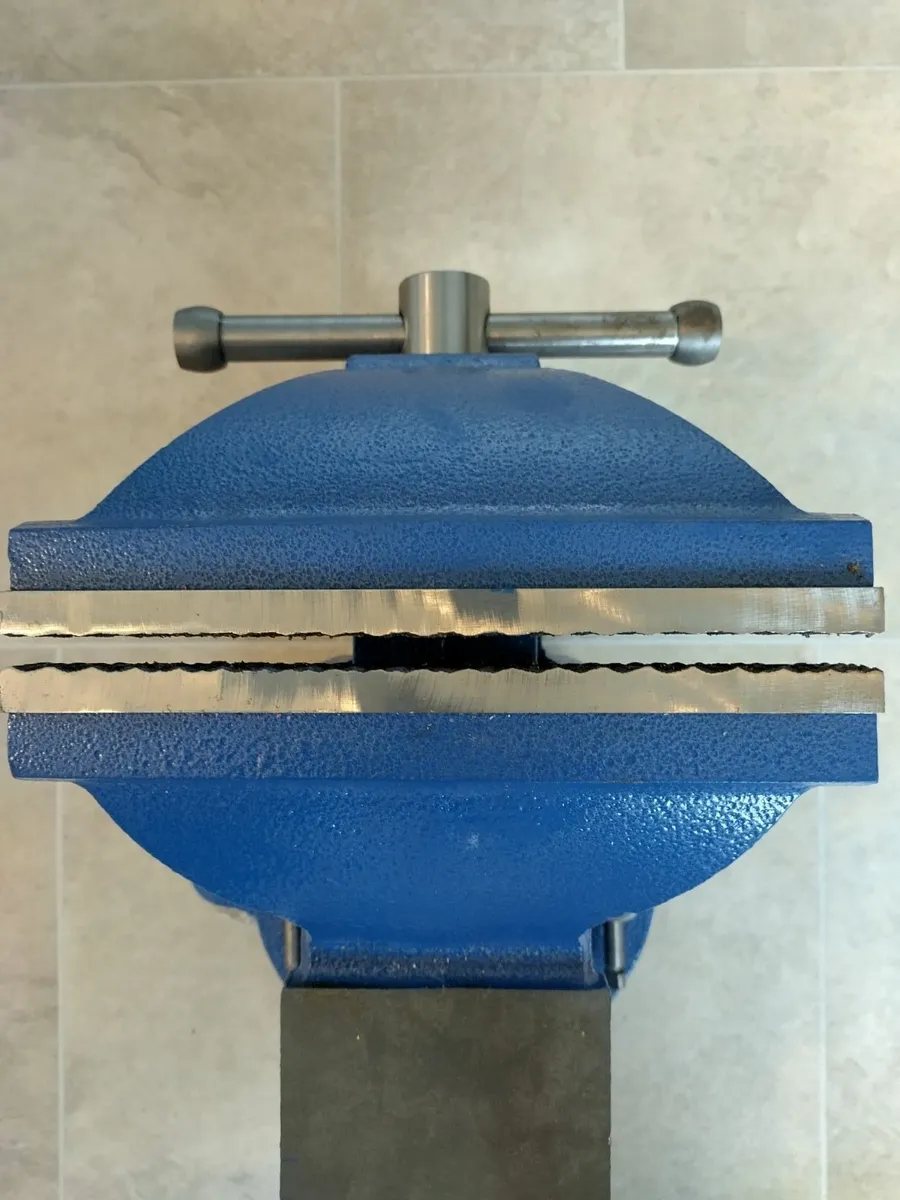 200mm  Bench Vice 8 With Swivel Base - Image 4