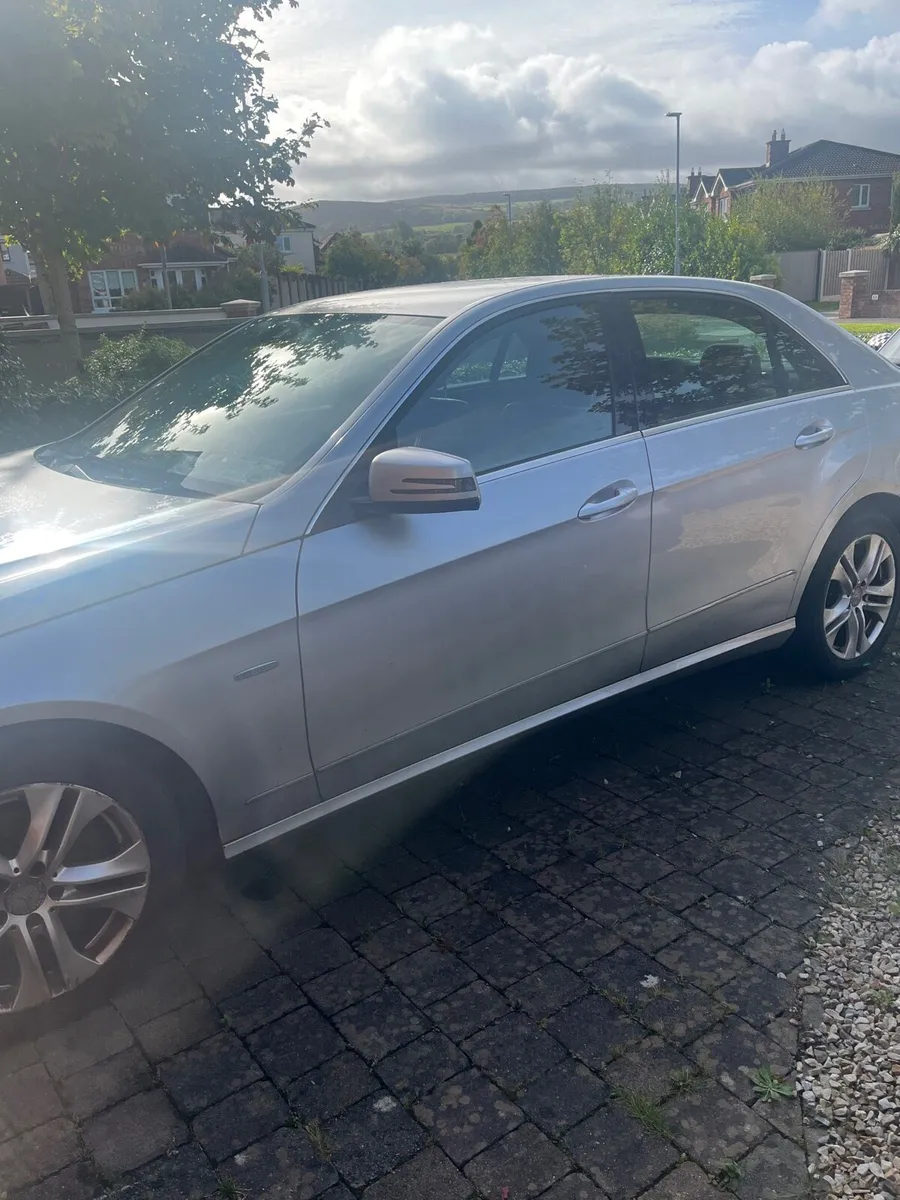 Mercedes Benz E200 Auto Avantguard - Image 3