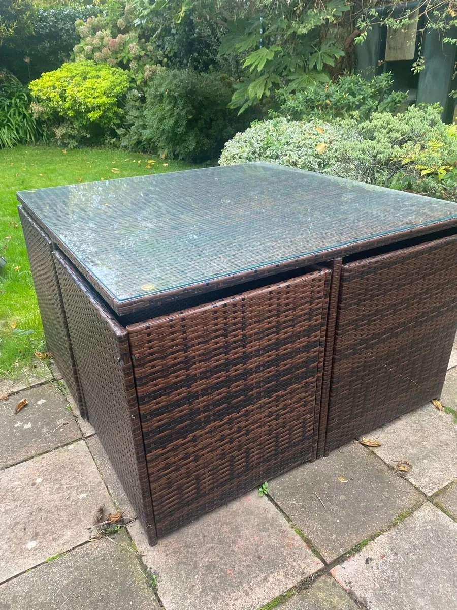 Outdoor rattan cube set table & chairs - Image 1