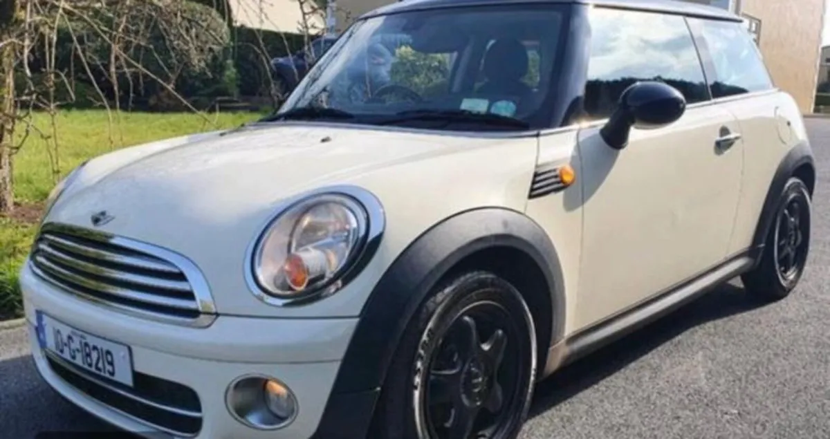 Mini Cooper 2010 - Image 1