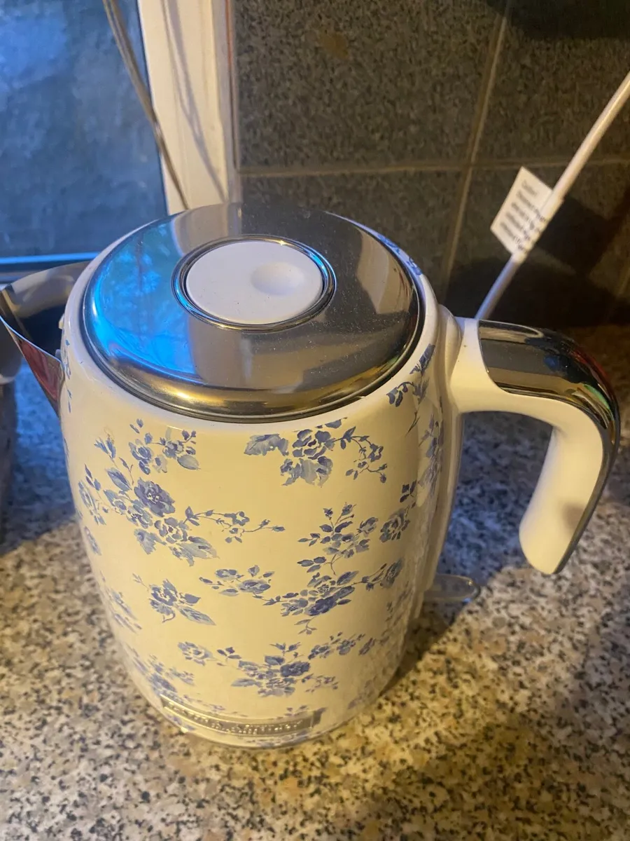 Laura Ashley China Rose kettle - Image 3